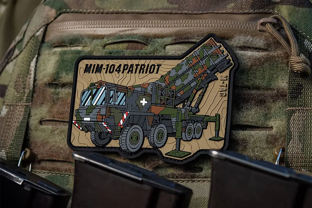 Jakie przesłanie niosą naszywki wojskowe